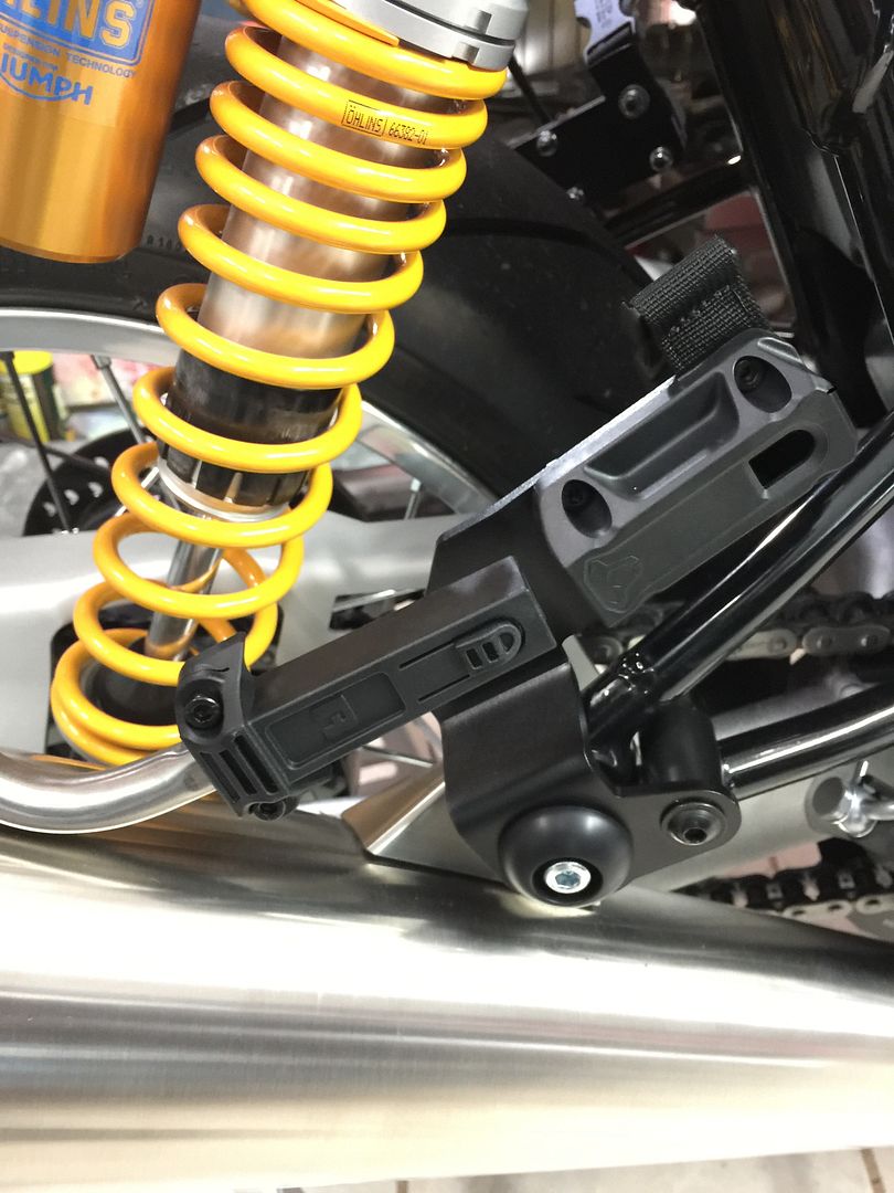 thruxton r accessories